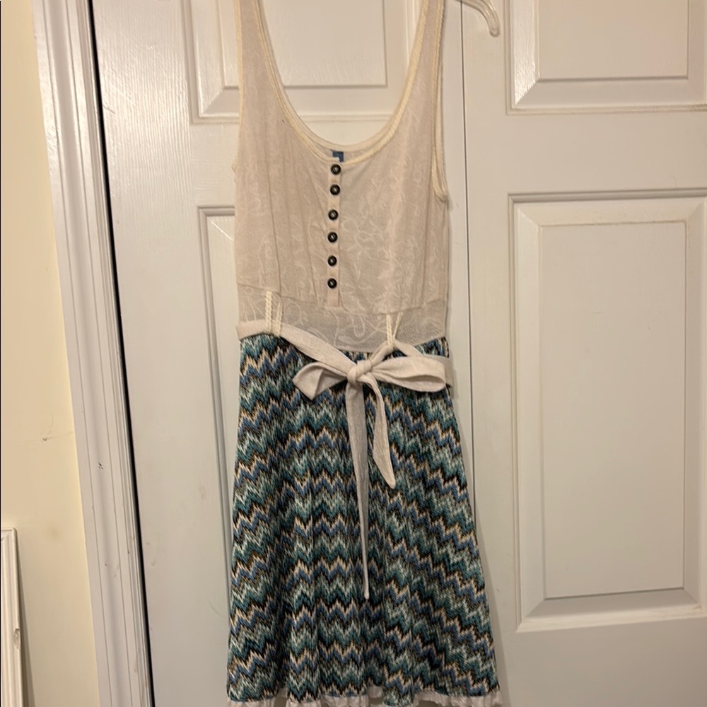 Sleeveless Chevron Dress with Bow